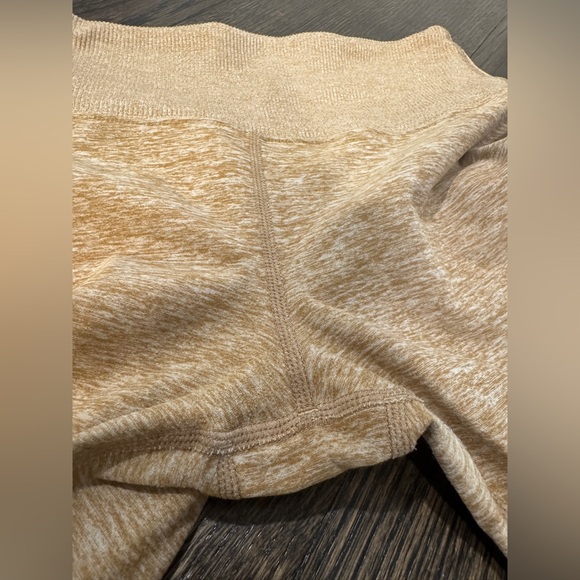 Alo • Yoga High Waist Alosoft Sheila Leggings (S) - Picture 9 of 11